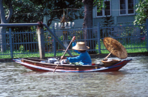 Home delivery in Bangkok's district of canals. ©2004 UrbisMedia