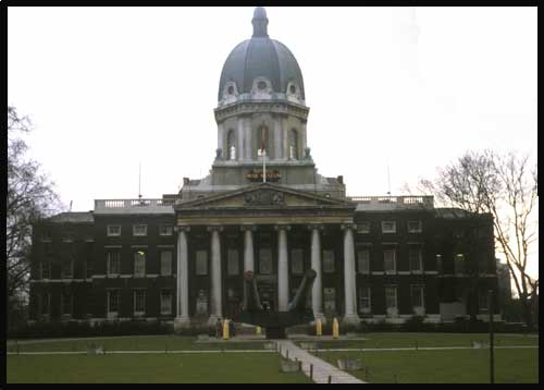 London's Imperial War Museum, with 16-inch guns ©1977 UrbisMedia