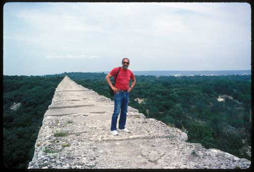 The author tries to appear fearless on the Pont du Gard  ©1987 UrbisMedia
